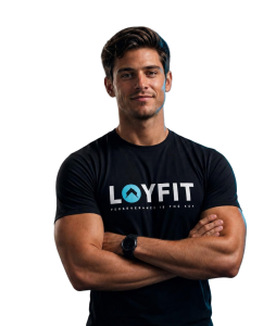 Entrenador personal de LoyFit con camiseta negra de la marca.