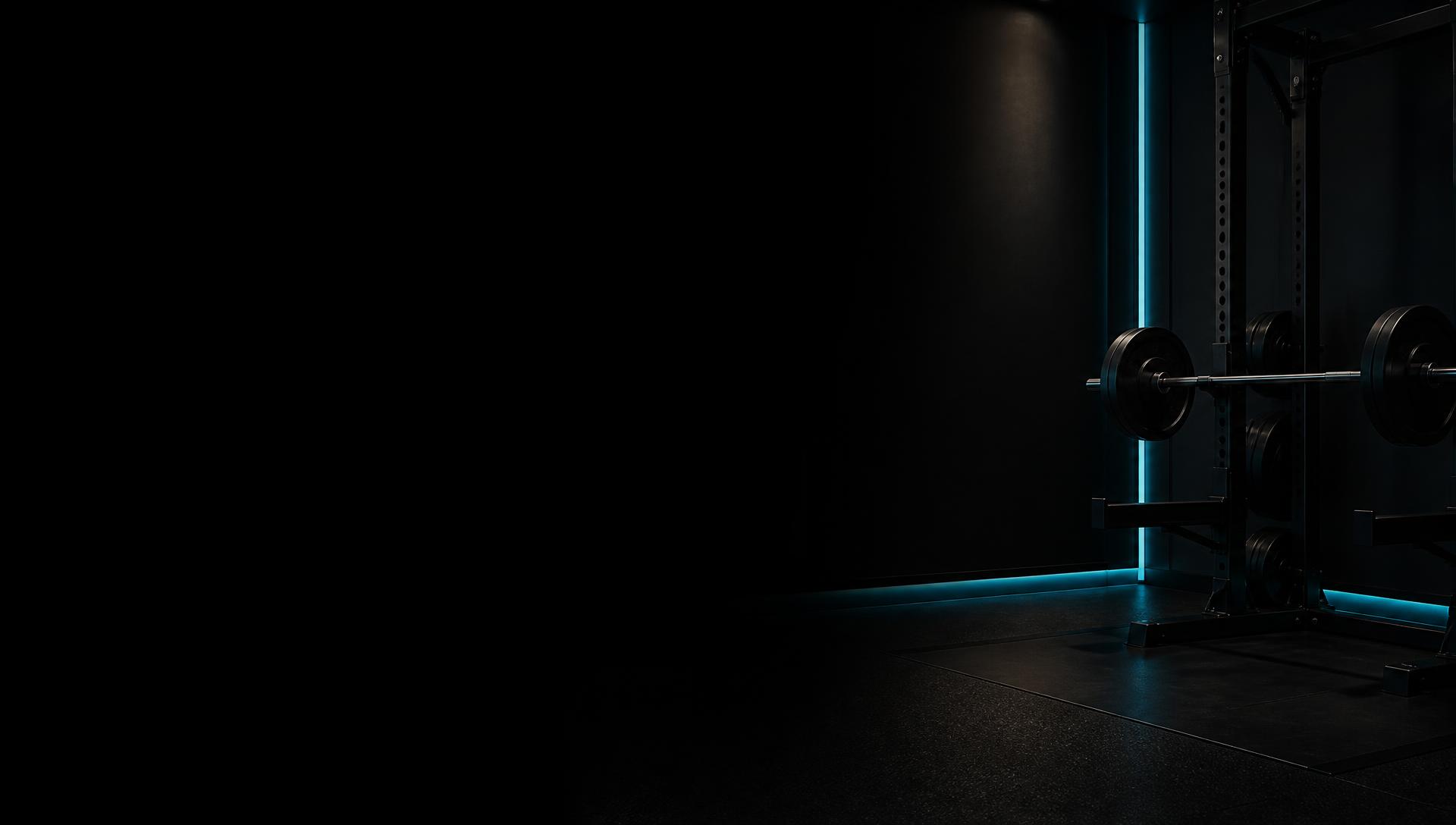 Jaula de potencia con barra ol&iacute;mpica en gimnasio oscuro e iluminaci&oacute;n ne&oacute;n azul a la derecha.